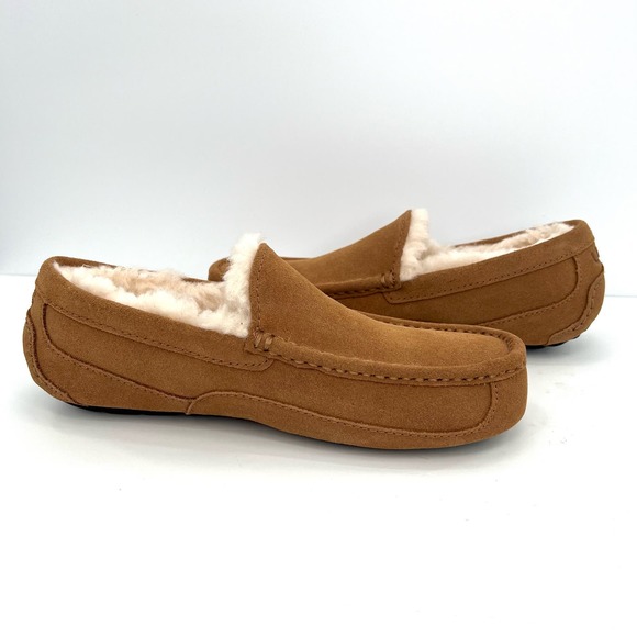 New UGG Men\'s Ascot Suede Slipper. Designer main image 6